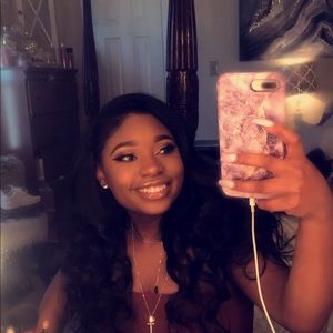 Meet your Posher, Debrianh